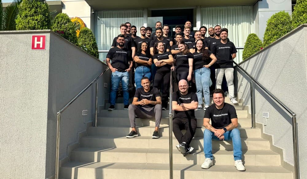 Equipe da Busca Ponto reunida no escritório